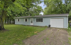 300 E Pickwick Drive, Syracuse, IN 46567