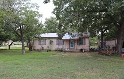 706 W Live Oak St, Lockhart, TX 78644