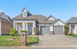 213 Whispering Meadows Road, Broussard, LA 70518