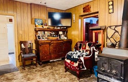393 W CENTER St, Springville, UT 84663