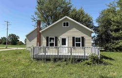 1158 E Summit Street, Wawaka, IN 46794