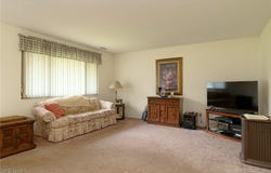11800 Harbour Light Drive, North Royalton, OH 44133