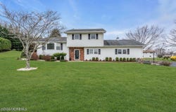 5 Travis Court, Monroe, NJ 08831