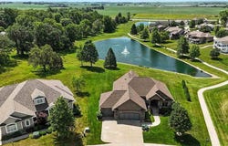 701 Sherwood Dr, IA 52245