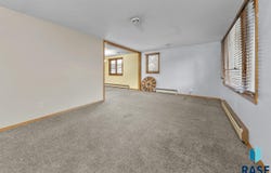 2415 E Franklin St, Pierre, SD 57501