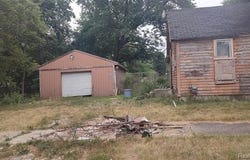 2401 Kansas Avenue, Flint, MI 48506