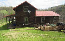 741  Beckner Ln, Petroleum, WV 26180