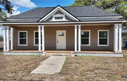 210 Julia St., Yoakum, TX 77995
