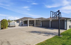 128 N Wehe Ave, Pasco, WA 99301