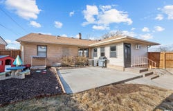 2827 FILLMORE Lane, Davenport, IA 52804