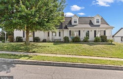 7 LOGANS RUN, ENOLA, PA 17025