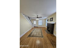 7 E Broadway, Monett, MO 65708