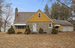 230 Mcleod Avenue W, Winsted, MN 55395
