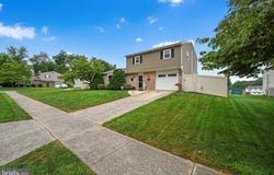 5229 ROYAL DRIVE, MECHANICSBURG, PA 17055