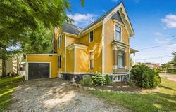 122 S Chestnut Street, Howell, MI 48843
