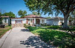 121 W Avenue E, Robstown, TX 78380