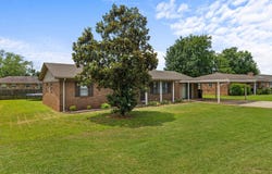 209 Wisconsin Ave, Muscle Shoals, AL 35661