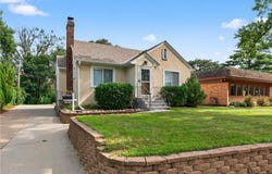 5816 42nd Avenue N, Robbinsdale, MN 55422