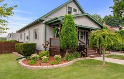 944 S 26th St, Manitowoc, WI 54220