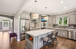 W276n1728 Spring Creek Dr, Pewaukee, WI 53072