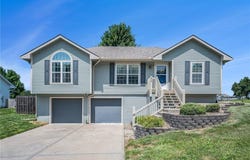 806 Sunflower Street, Smithville, MO 64089