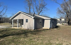 103 E Valley Street, Willow Springs, MO 65793