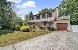 440 S Camelback Dr, Absecon, NJ 08205