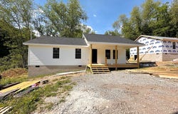 74 GOFF RD, SCARBRO, WV 25855
