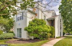 9 VILLAGE COURT, MOUNT LAUREL, NJ 08054