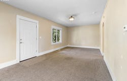 213 ENGLE AVE, Molalla, OR 97038