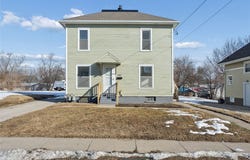 820 1st Avenue E, Newton, IA 50208