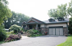 930 County Road C E, Maplewood, MN 55109