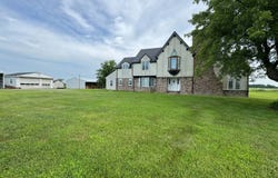 9901 E Mount Hope Rd, Columbia, MO 65202