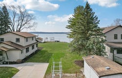 N38w27195 Parkside Rd, Pewaukee, WI 53072