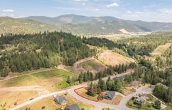 101 Happy Trail Ln, Pinehurst, ID 83850