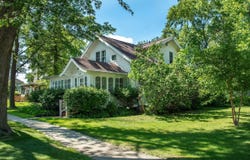 212 NW 2nd Ave, Waverly, IA 50677