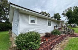 1861 Co Rd 1120 N, Fairfield, IL 62837