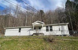 380 Crab Apple Dr, Blackey, KY 41804