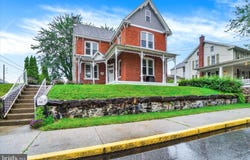 162 E WATER STREET, MIDDLETOWN, PA 17057