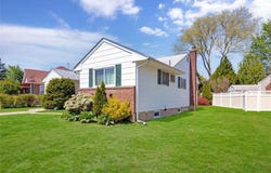 1 Magenta Street, Hicksville, NY 11801