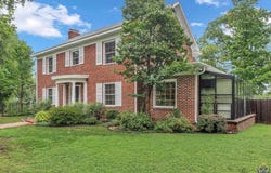 2410 SW Sunset CT, Topeka, KS 66604