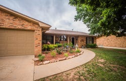 1304 Jefferson Drive, Plainview, TX 79072