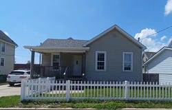 62 N 5TH Avenue, Canton, IL 61520