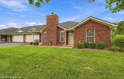 5222 Sand Wood Ln, Louisville, KY 40272