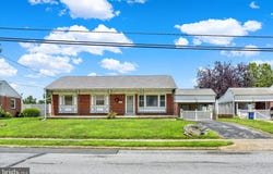 29 KENSINGTON DRIVE, CAMP HILL, PA 17011