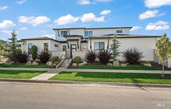 2660 N Penny Lake, Star, ID 83669
