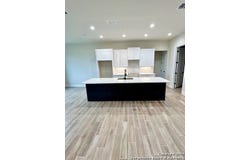 173 Pine Valley Dr, La Vernia, TX 78121