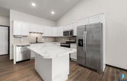 5405 S Huntwood Ave, Sioux Falls, SD 57108