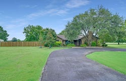 9577 Vail Eton Drive, Pilot Point, TX 76258