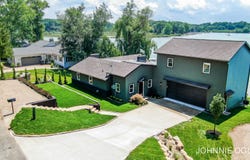 12475 Oakwood Shores Street, Wayland, MI 49348